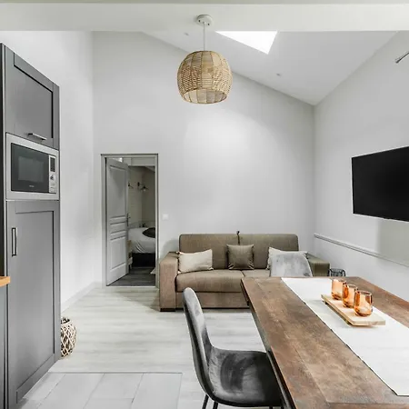 Townhouse With Garden 100m From Place Morny Довиль