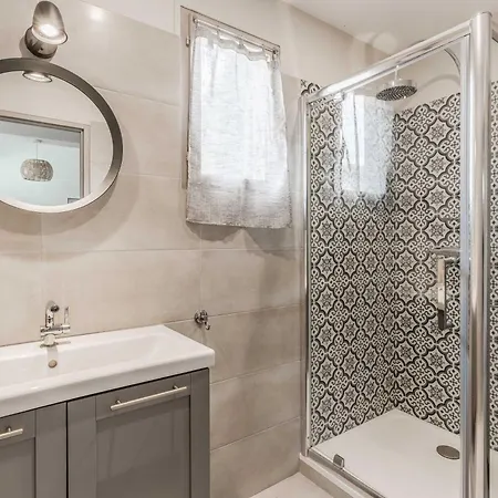 Townhouse With Garden 100m From Place Morny Дом отдыха Довиль